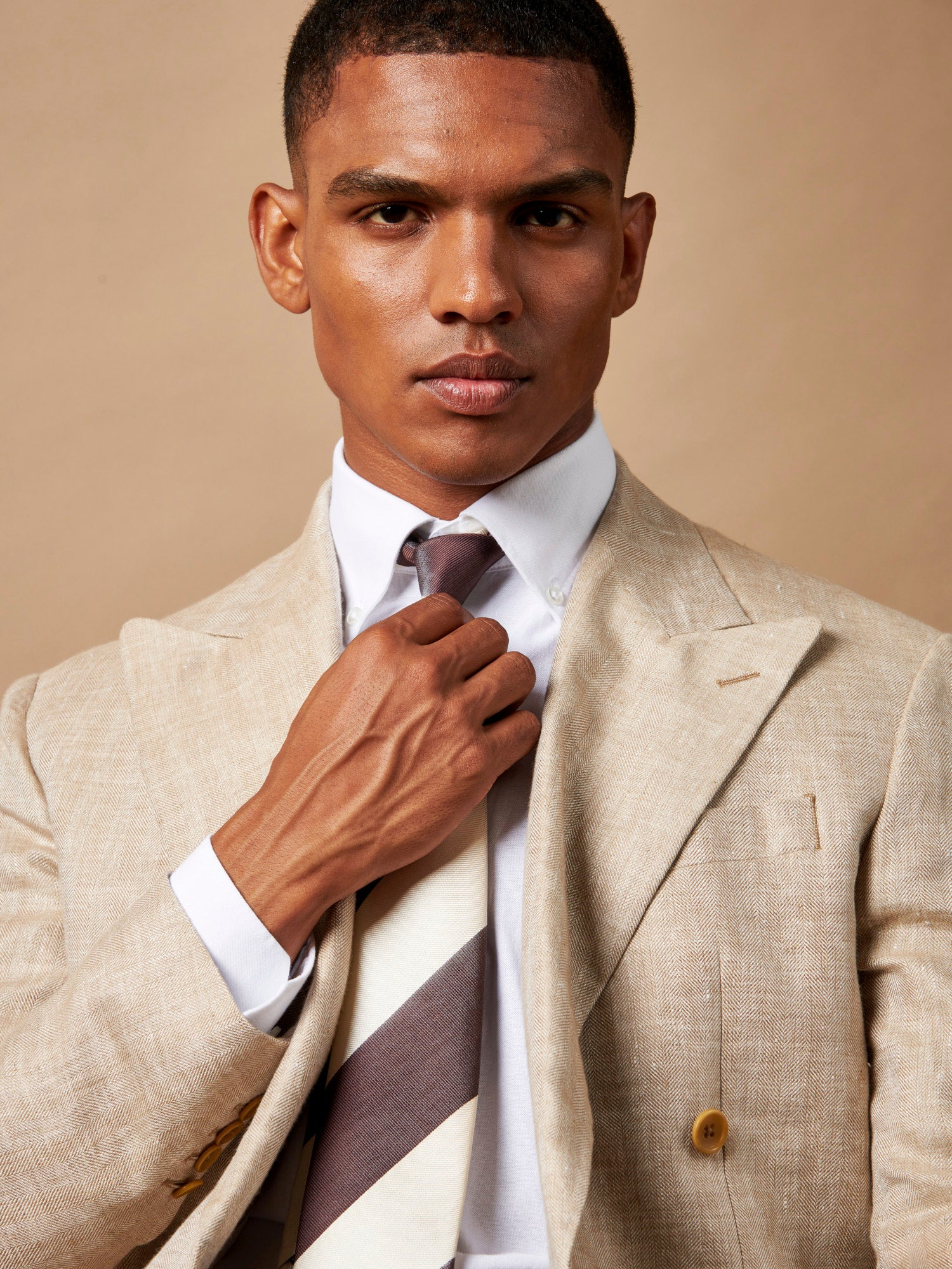 Linen Herringbone Double-Breasted Blazer in Egret - Image 3